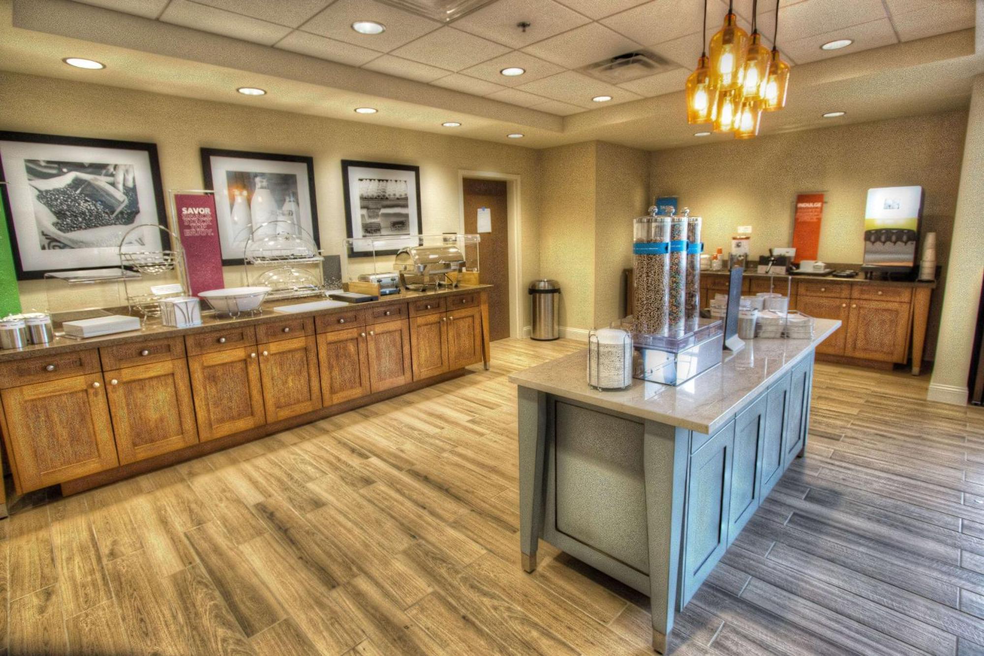 Hampton Inn & Suites בראסלטון מראה חיצוני תמונה